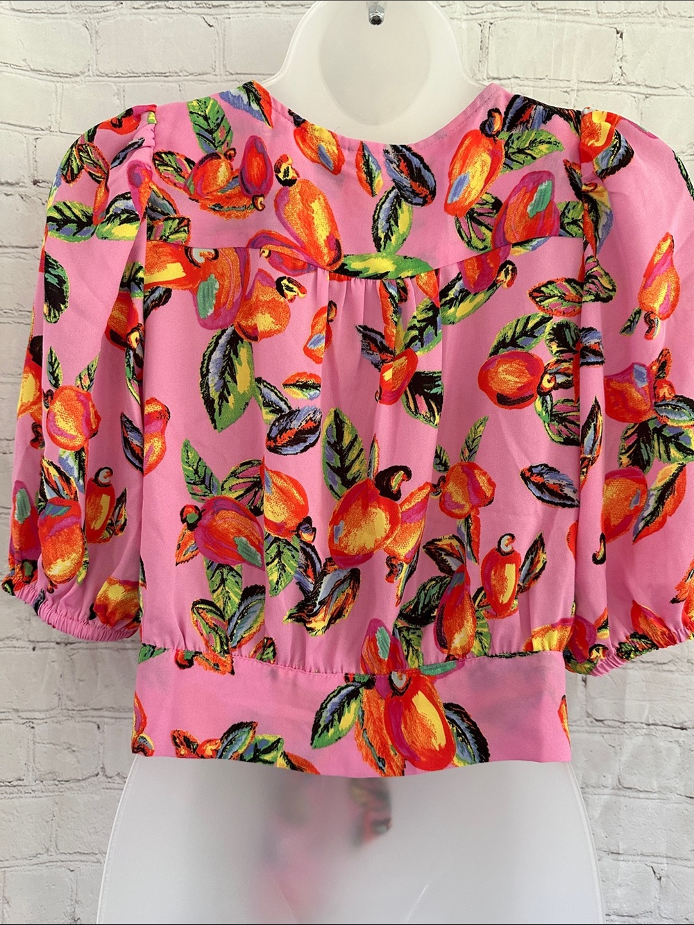 Joie NWT Bright Pink Tie-Front Button Down Fruit Print Crop Top size S - Picture 6 of 9